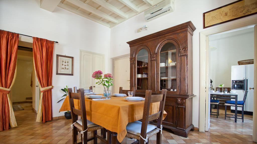 Rental In Rome Trevi Fouintain View Apartment Номер фото