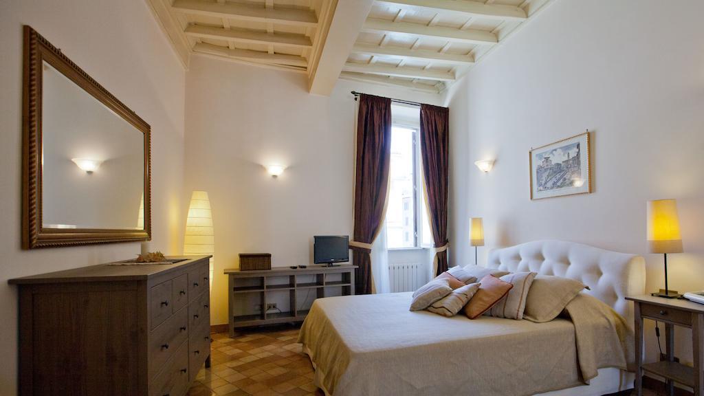 Rental In Rome Trevi Fouintain View Apartment Номер фото